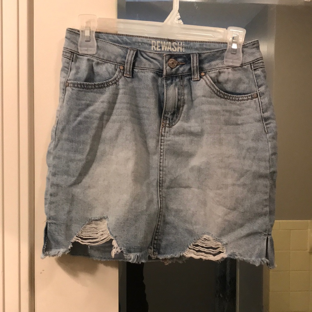 Short light wash Jean skirt